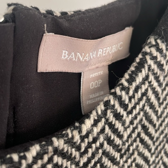 🦄 **HOST PICK- PETITE DEPT!!** Banana Republic herringbone lined contour dress - Picture 4 of 11